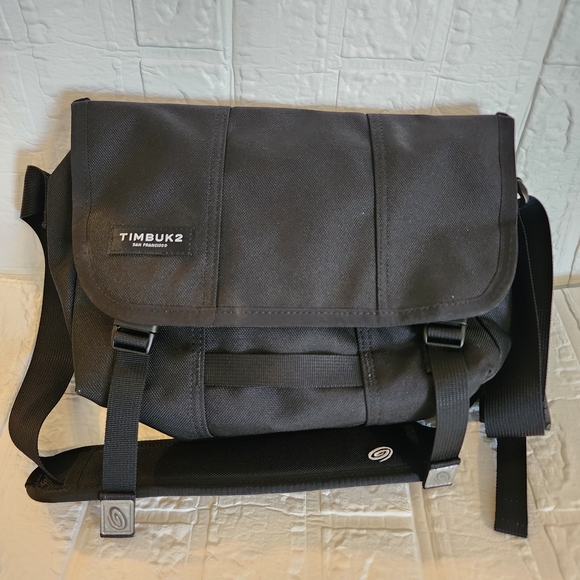 Small Timbuk2 Black Messenger Bag - Picture 2 of 11